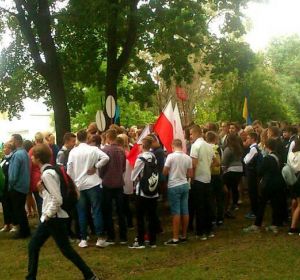 41467900_224337401773274_3089946888904900608_n