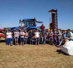 Pokaz zbioru i konserwacji trawy z „Primatorem”